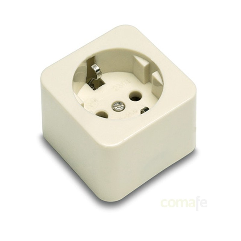 BASE SUPERFICIE TT 16A-250V CUADRADA FAMATEL - Imagen 1