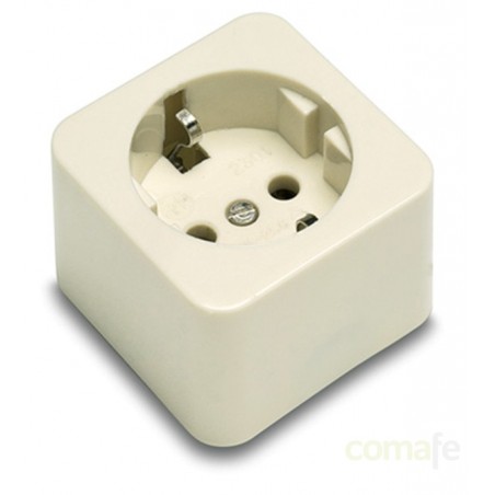 BASE SUPERFICIE TT 16A-250V CUADRADA FAMATEL - Imagen 1